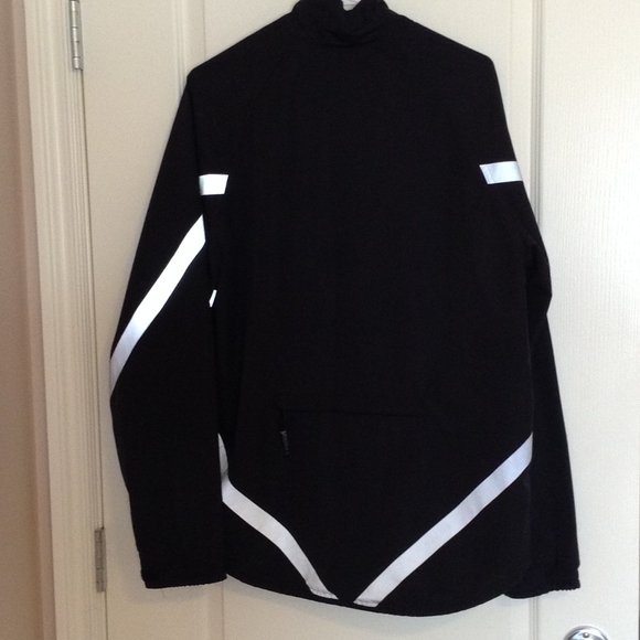 Running Room Wind Breaker Reflective Black Size M Jacket Outside Pocket - Picture 5 of 9